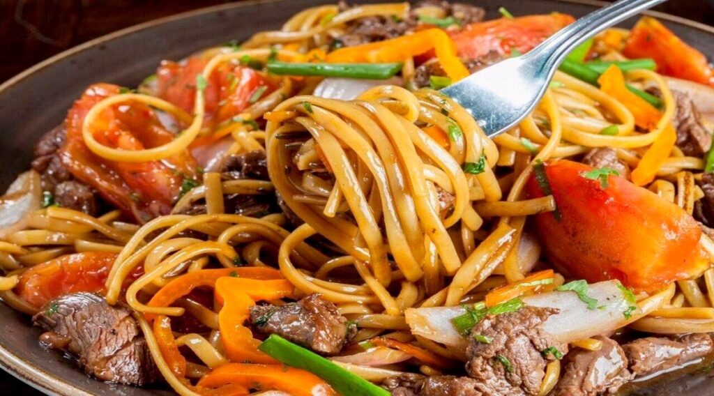 platos de la casa: tallarín saltado